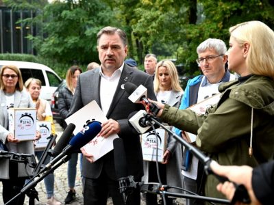 Solidarność złożyła w Sejmie podpisy pod projektem ustawy „Emerytura za staż”