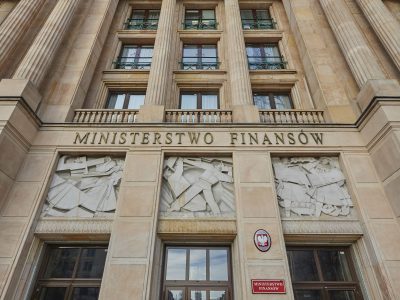 Rząd wycofuje się z planów podwyżek płacy minimalnej
